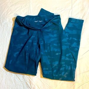 Old Navy High-Waisted Elevate 7/8-Length Leggings XL Tall EUC Teal Camo detail